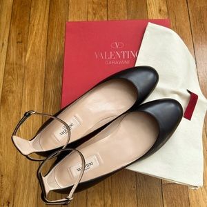 Valentino Garavani Tan-Go Ballerina Flats.